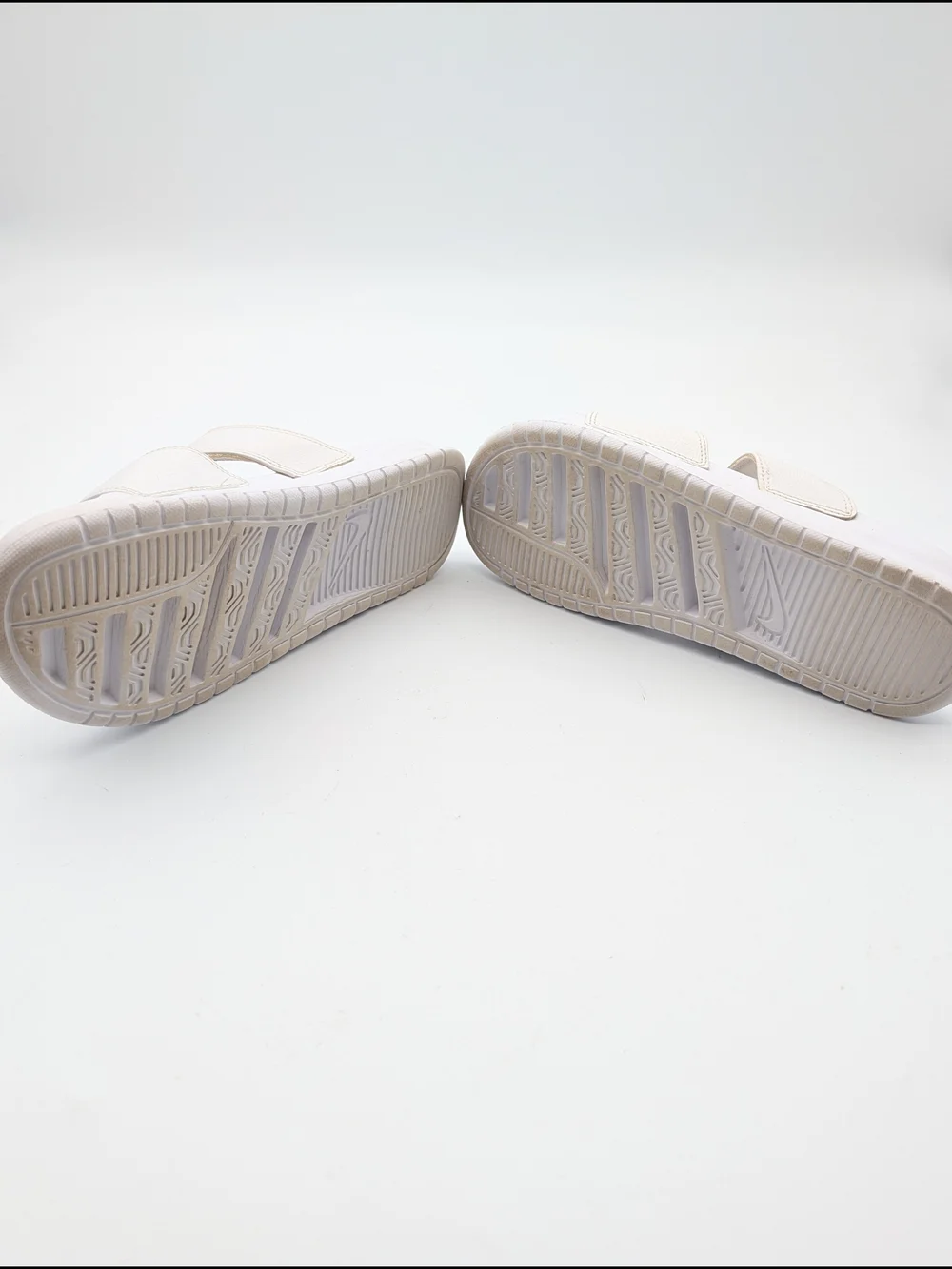 Nike Womens Benassi Duo Ultra Slide Sandals White Size US 7